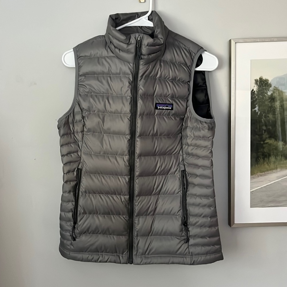 Patagonia Womens down vest. Size small. Color: heather grey